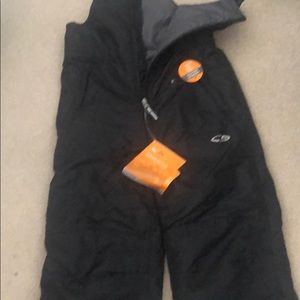 Boys ski pants with suspenders. Size 6-7